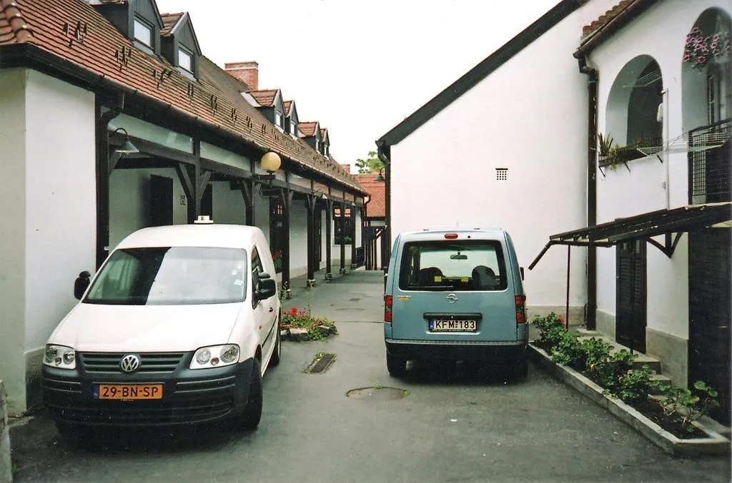 Barokk Vendeghaz Hotel Eger 0*,  Hungary
